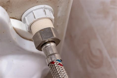 How to Fix a Toilet Water Supply Line Leak: 5 Easy。